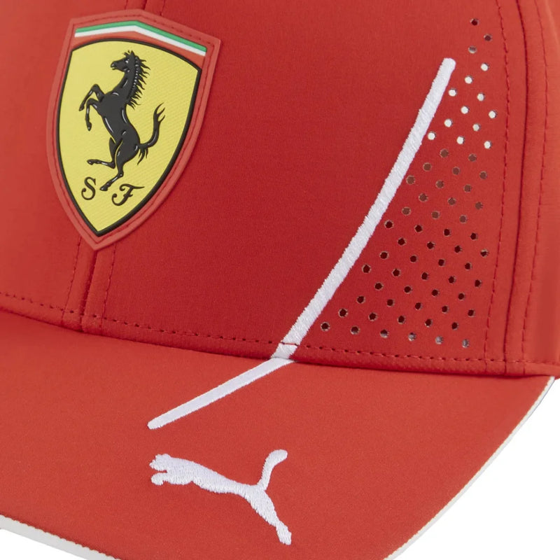 Boné Scuderia Ferrari Pilotos 2024 - Vermelho Queimado