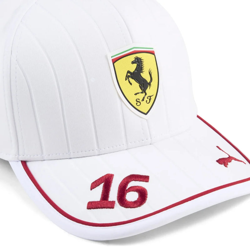 Boné Scuderia Ferrari Pilotos 2025 - Branco