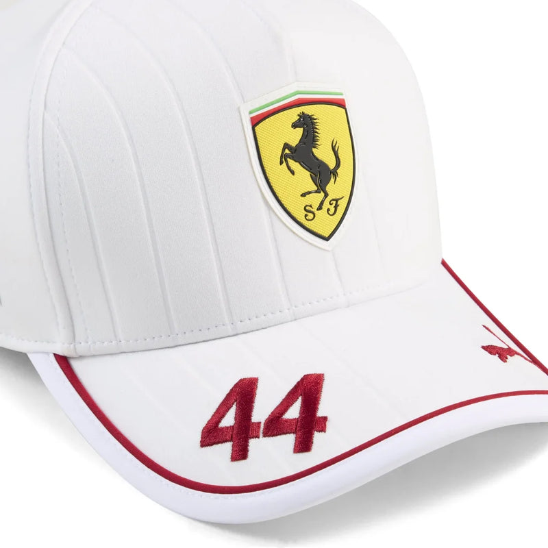 Boné Scuderia Ferrari Pilotos 2025 - Branco