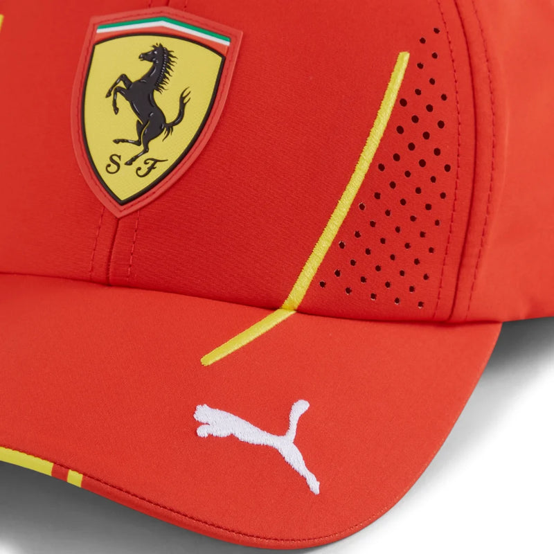 Boné Scuderia Ferrari Pilotos 2024 - Vermelho Queimado