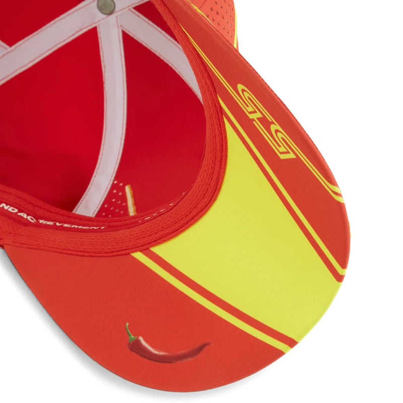 Boné Scuderia Ferrari Pilotos 2024 - Vermelho Queimado